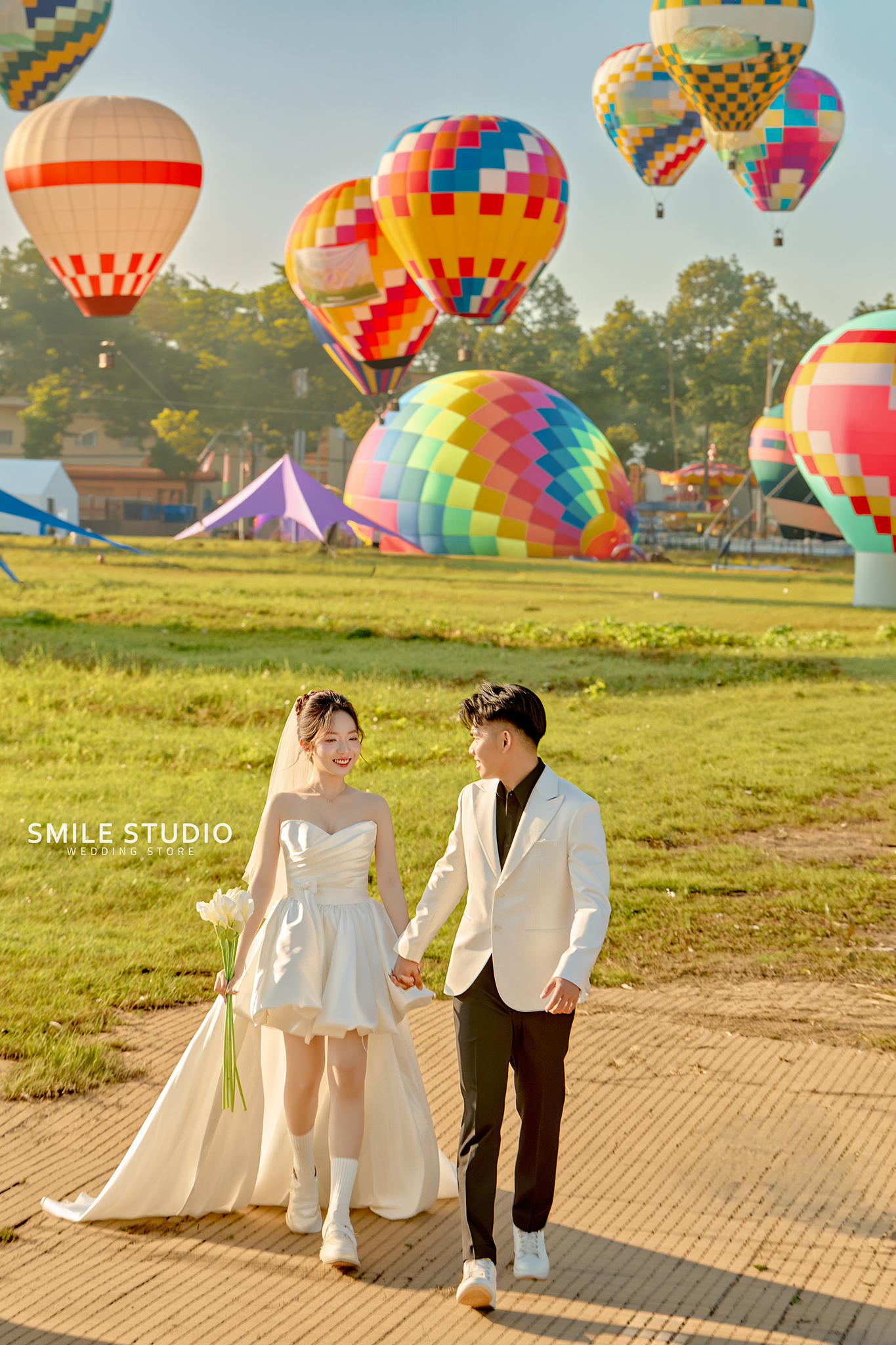 Ảnh cưới khinh khí cầu ánh hoàng hôn Cao Lãnh — Smile Studio